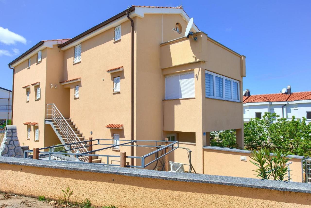 Apartments Aster Malinska Exterior photo