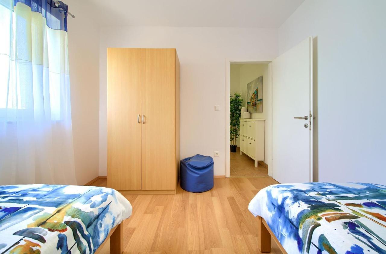 Apartments Aster Malinska Exterior photo